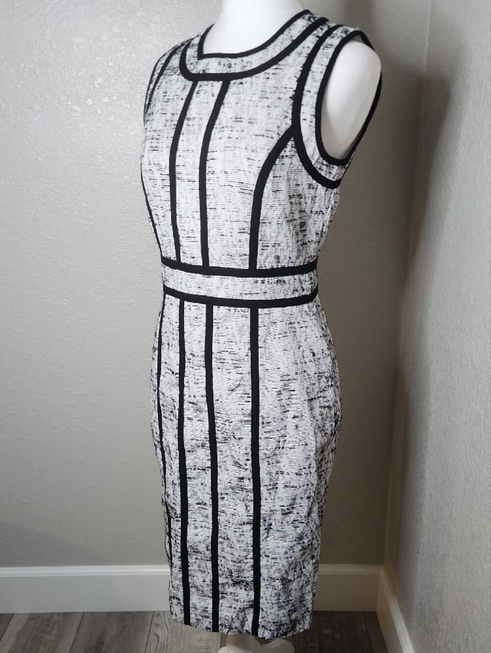 Calvin Klein Black and White Paneled Sheath Dress Midi Size 4 - Picture 2 of 11